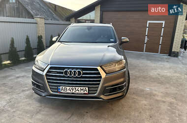 Внедорожник / Кроссовер Audi Q7 2017 в 