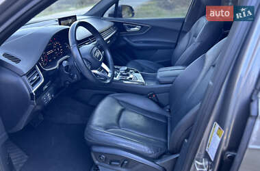 Внедорожник / Кроссовер Audi Q7 2017 в 