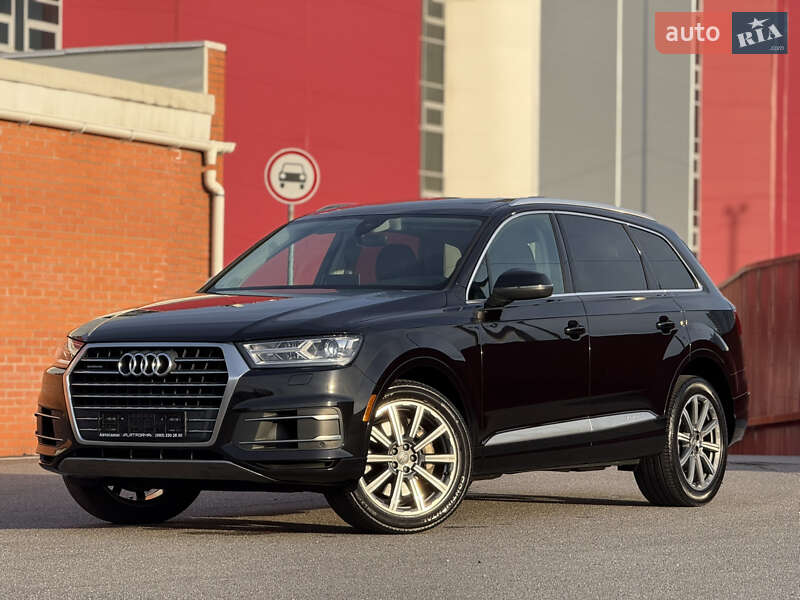 Позашляховик / Кросовер Audi Q7 2018 в 
