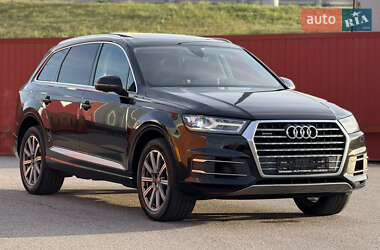 Позашляховик / Кросовер Audi Q7 2018 в 