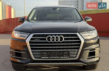 Позашляховик / Кросовер Audi Q7 2018 в 