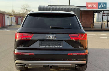 Позашляховик / Кросовер Audi Q7 2018 в 
