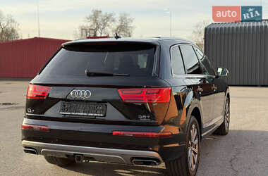 Позашляховик / Кросовер Audi Q7 2018 в 