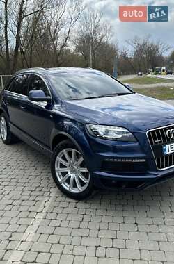 Позашляховик / Кросовер Audi Q7 2013 в 