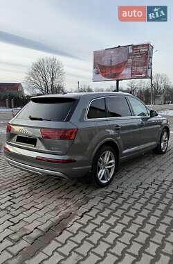 Внедорожник / Кроссовер Audi Q7 2016 в 