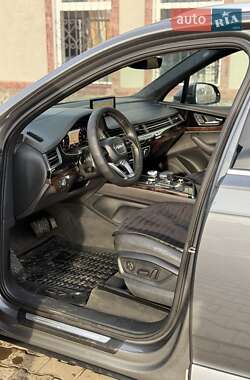 Внедорожник / Кроссовер Audi Q7 2016 в 