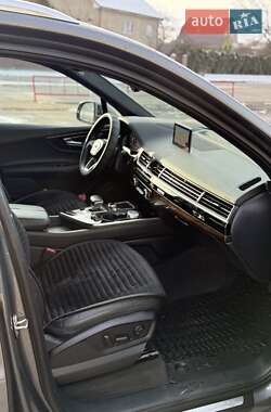 Внедорожник / Кроссовер Audi Q7 2016 в 