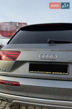 Внедорожник / Кроссовер Audi Q7 2016 в 
