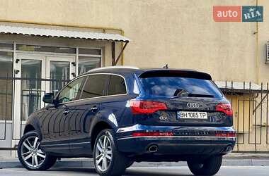 Позашляховик / Кросовер Audi Q7 2012 в 