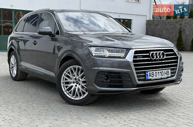 Позашляховик / Кросовер Audi Q7 2018 в 