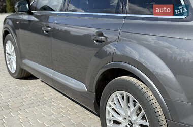 Позашляховик / Кросовер Audi Q7 2018 в 
