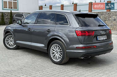 Позашляховик / Кросовер Audi Q7 2018 в 