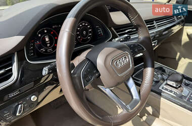 Позашляховик / Кросовер Audi Q7 2018 в 