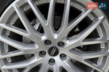 Позашляховик / Кросовер Audi Q7 2018 в 