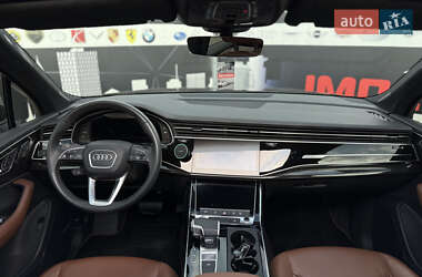 Позашляховик / Кросовер Audi Q7 2022 в 