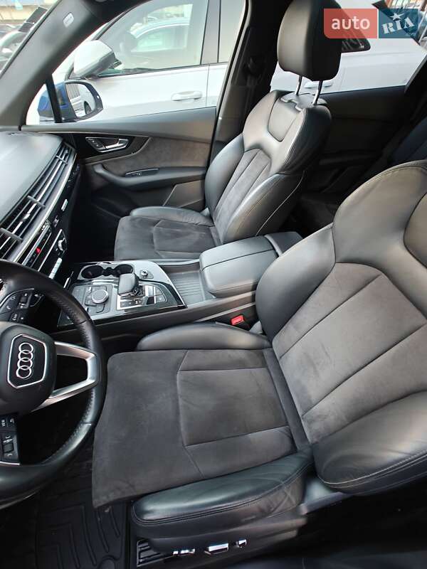 Внедорожник / Кроссовер Audi Q7 2016 в Киеве