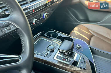 Позашляховик / Кросовер Audi Q7 2015 в 
