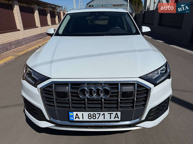 Внедорожник / Кроссовер Audi Q7 2022 в 