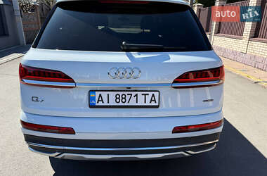 Внедорожник / Кроссовер Audi Q7 2022 в 