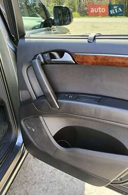 Внедорожник / Кроссовер Audi Q7 2015 в 