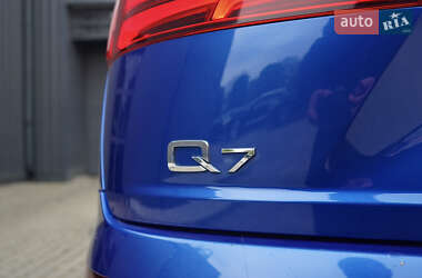 Позашляховик / Кросовер Audi Q7 2016 в 