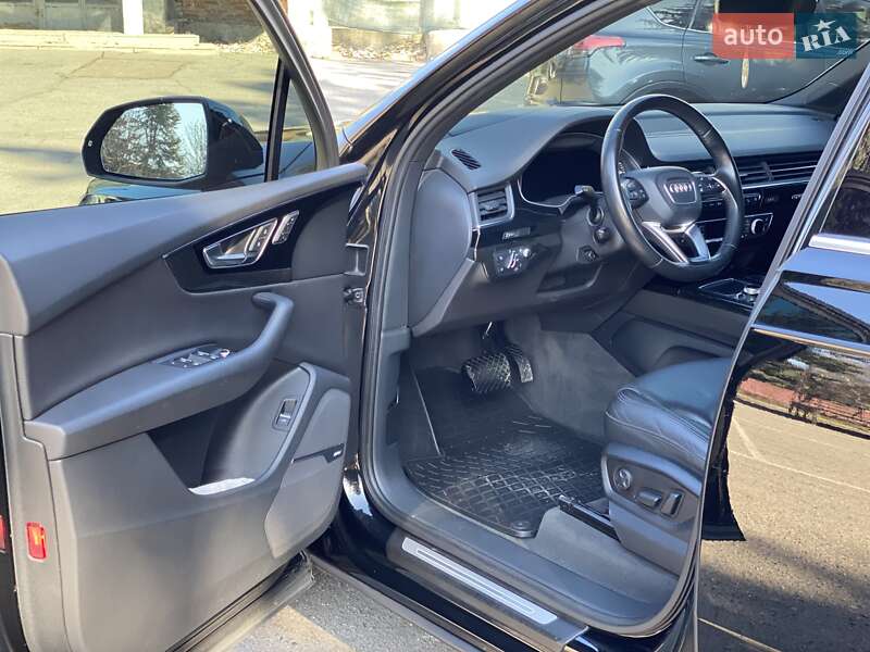 Внедорожник / Кроссовер Audi Q7 2016 в Соленом