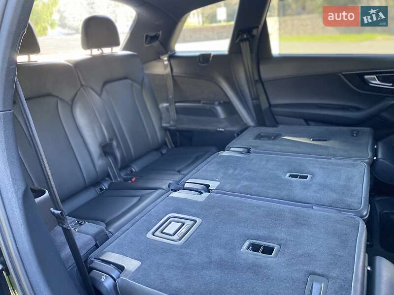 Внедорожник / Кроссовер Audi Q7 2016 в Соленом