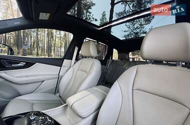 Внедорожник / Кроссовер Audi Q7 2017 в 