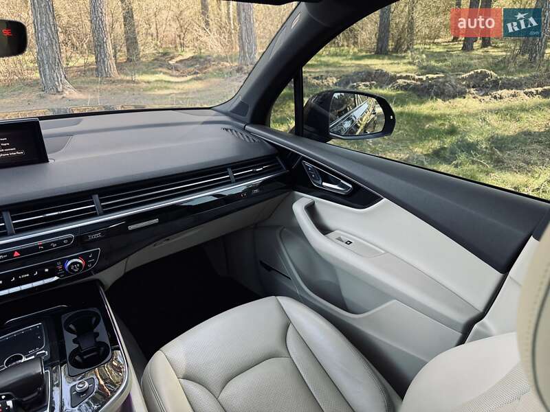 Внедорожник / Кроссовер Audi Q7 2017 в Житомире