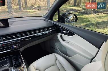 Внедорожник / Кроссовер Audi Q7 2017 в 