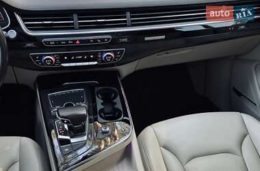 Внедорожник / Кроссовер Audi Q7 2017 в 