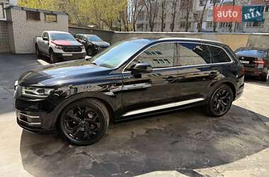 Внедорожник / Кроссовер Audi Q7 2017 в 