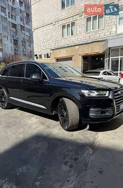 Внедорожник / Кроссовер Audi Q7 2017 в 