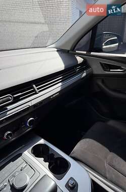 Внедорожник / Кроссовер Audi Q7 2017 в 