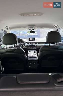 Внедорожник / Кроссовер Audi Q7 2017 в 
