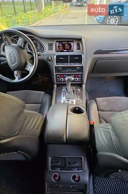 Позашляховик / Кросовер Audi Q7 2013 в 