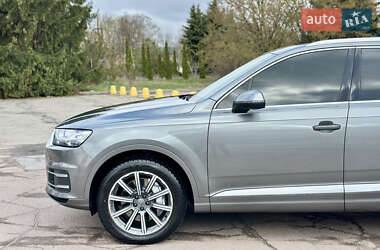 Внедорожник / Кроссовер Audi Q7 2016 в 