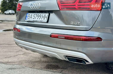 Внедорожник / Кроссовер Audi Q7 2016 в 