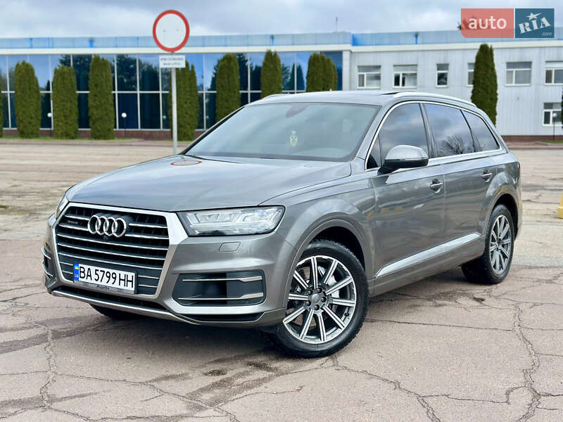 Внедорожник / Кроссовер Audi Q7 2016 в 