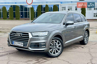Внедорожник / Кроссовер Audi Q7 2016 в 