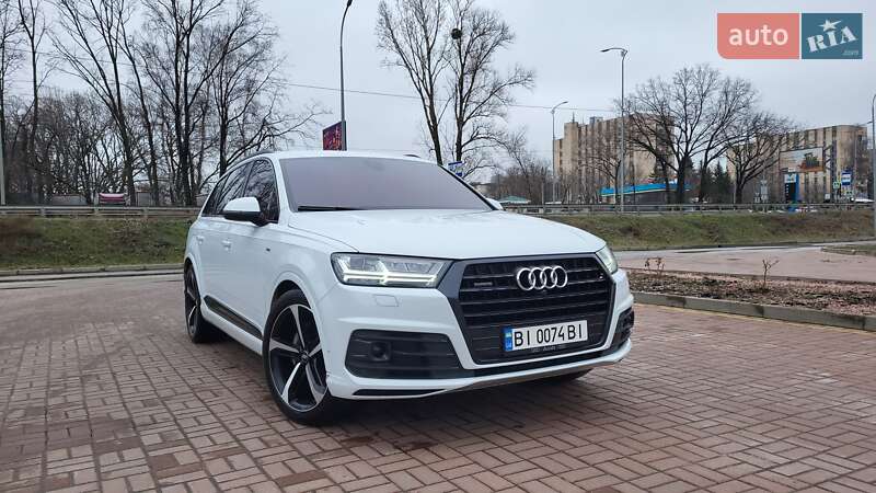 Внедорожник / Кроссовер Audi Q7 2016 в 