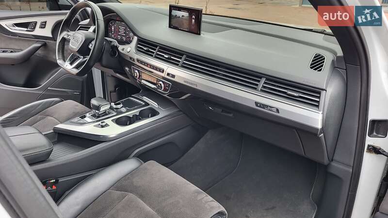 Внедорожник / Кроссовер Audi Q7 2016 в Полтаве