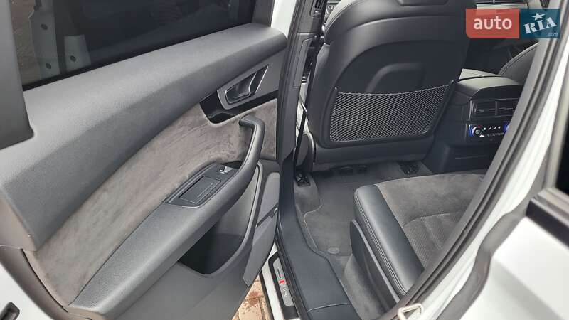 Внедорожник / Кроссовер Audi Q7 2016 в Полтаве