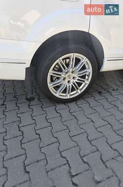 Внедорожник / Кроссовер Audi Q7 2011 в 