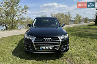 Внедорожник / Кроссовер Audi Q7 2016 в 