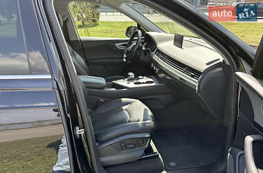 Внедорожник / Кроссовер Audi Q7 2016 в 