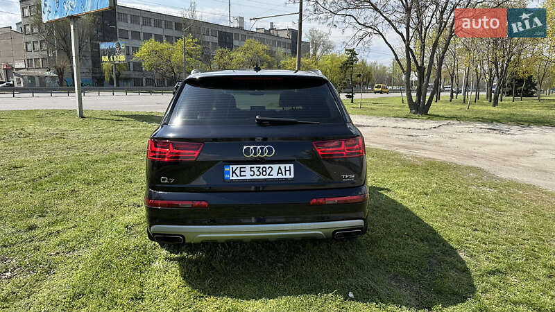 Позашляховик / Кросовер Audi Q7 2016 в Дніпрі
