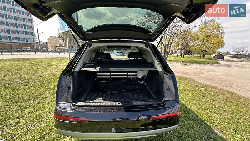 Позашляховик / Кросовер Audi Q7 2016 в Дніпрі