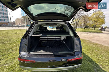 Внедорожник / Кроссовер Audi Q7 2016 в 