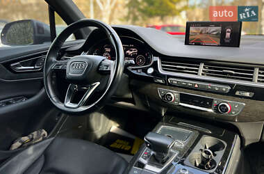 Позашляховик / Кросовер Audi Q7 2016 в 